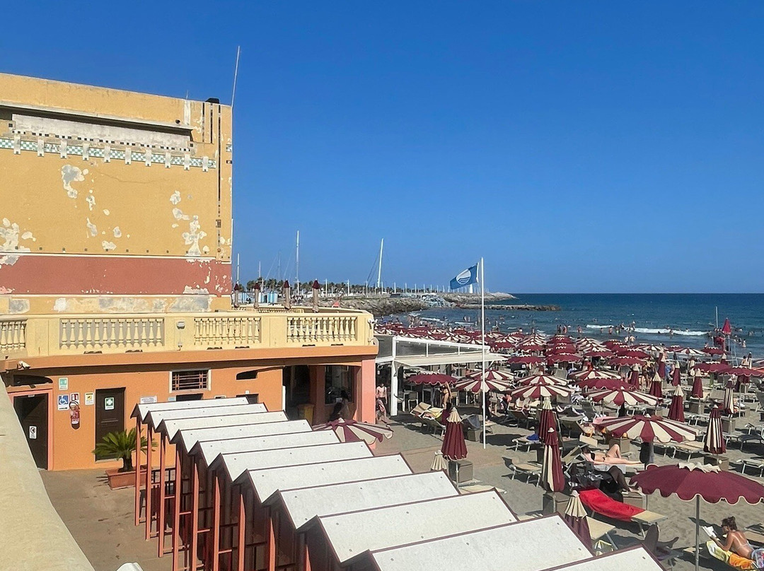 Bagni Spiaggia D'oro-因佩里亚必去景点