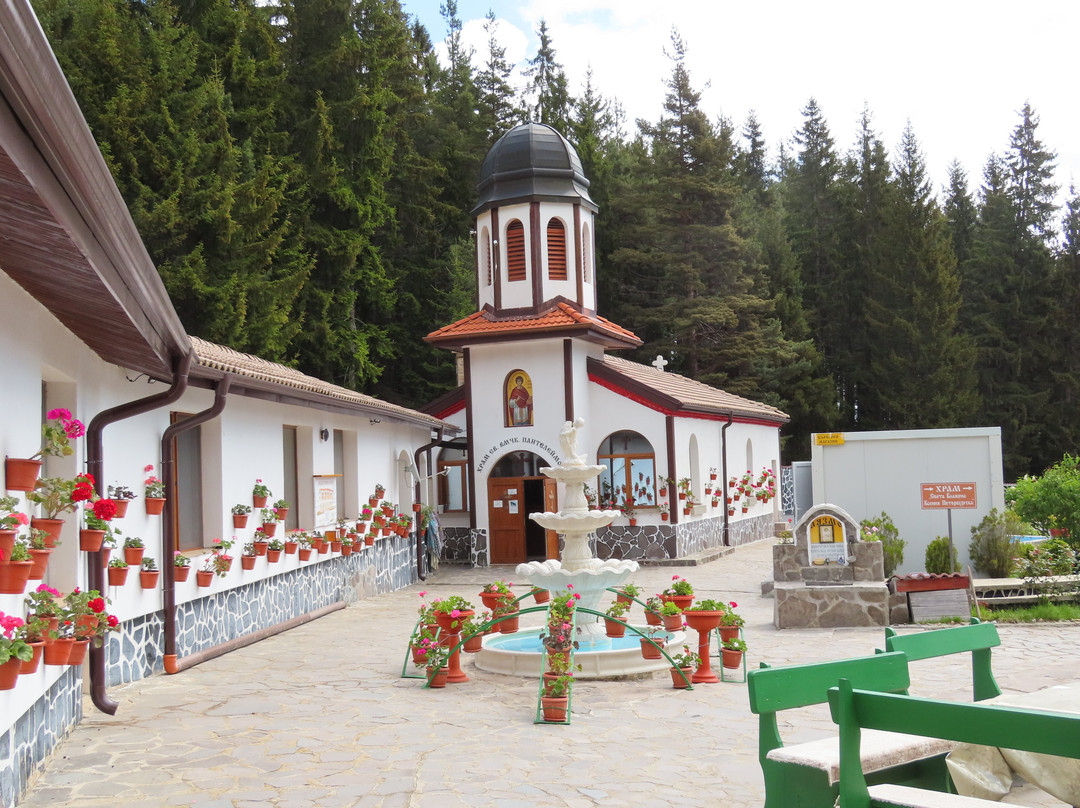 Monastery  Holy Great Martyr Panteleimon-斯莫梁必去景点