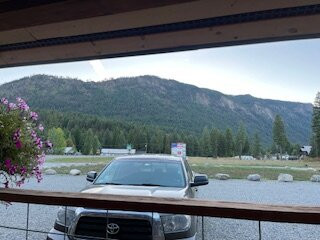 The Riverfront Motel & Cabins主图