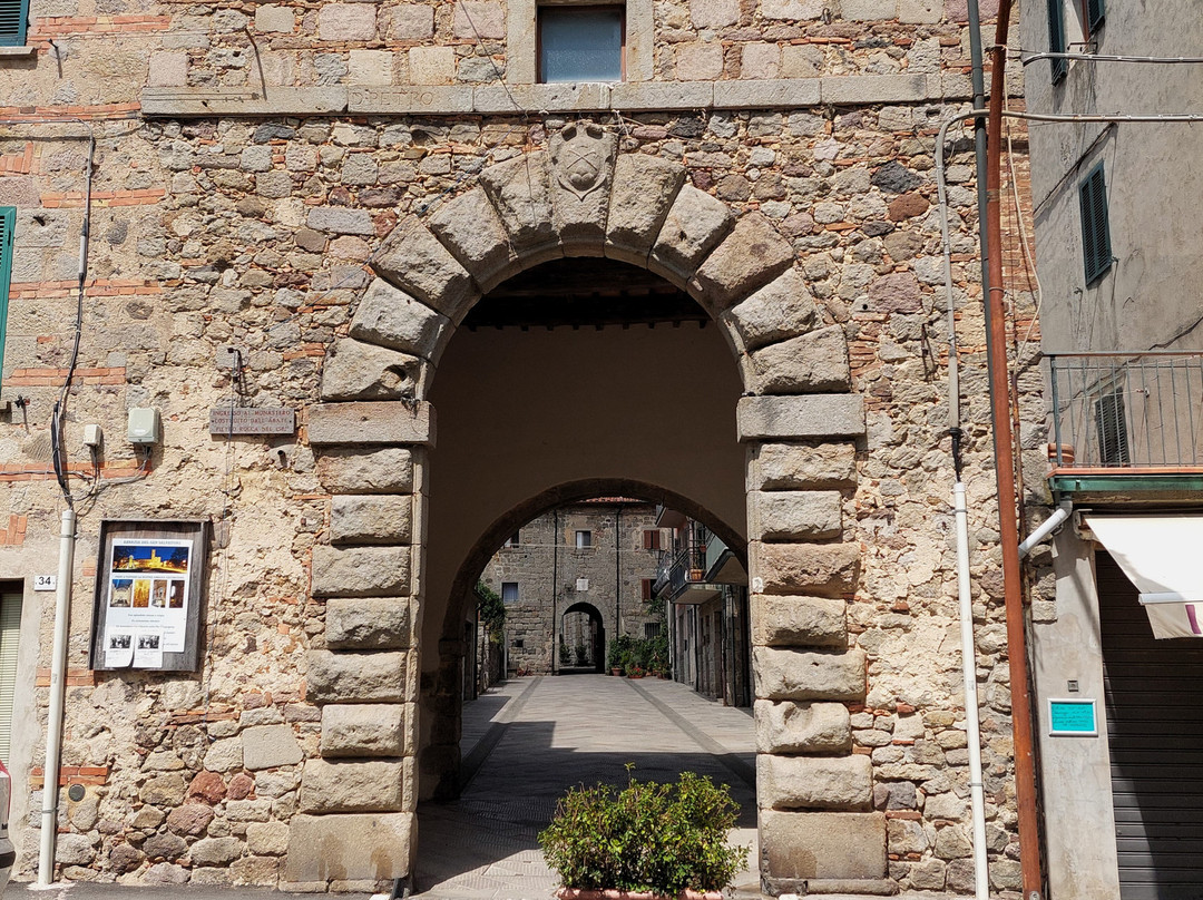 Porta d'ingresso dell'Abbazia di San Salvatore-Abbadia San Salvatore必去景点
