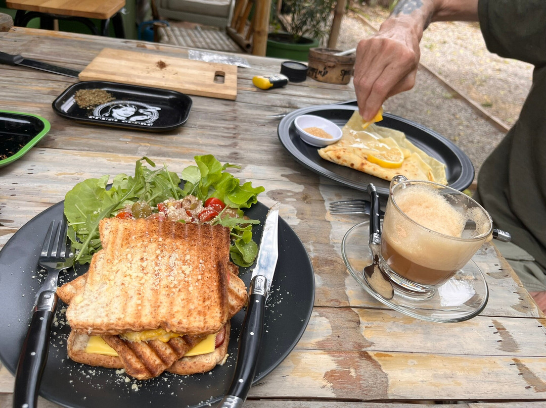 Flower Bud's Cafe