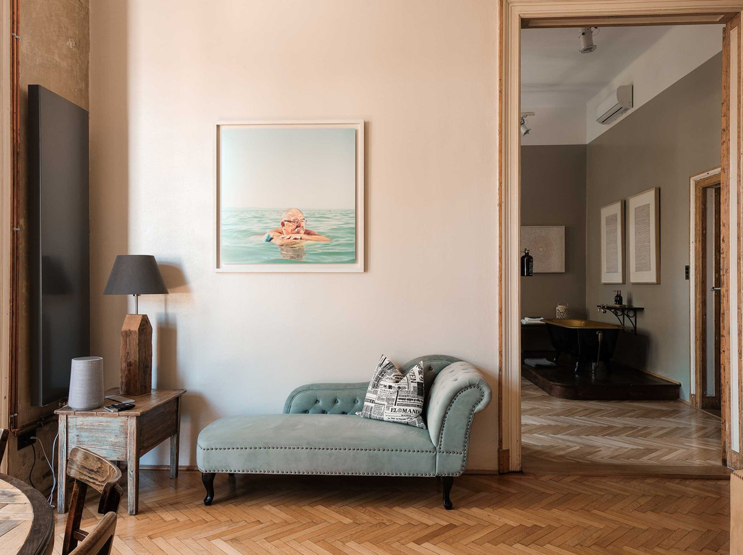 布洛迪豪庭酒店主图