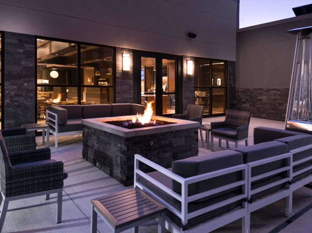 Doubletree By Hilton Lafayette East主图