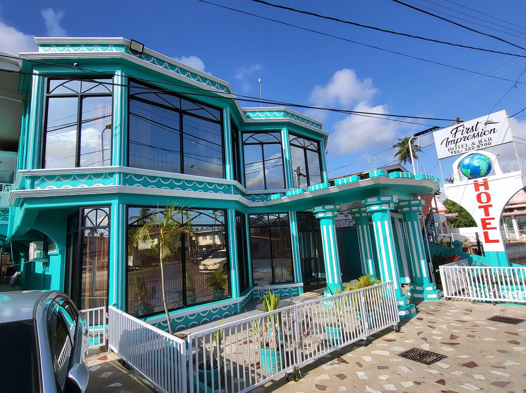 First Impression Hotel, Restaurant & Bar主图