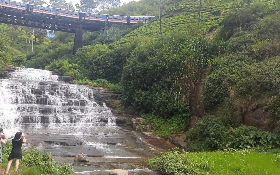 Nanuoya water fall-奴娃拉伊利雅必去景点
