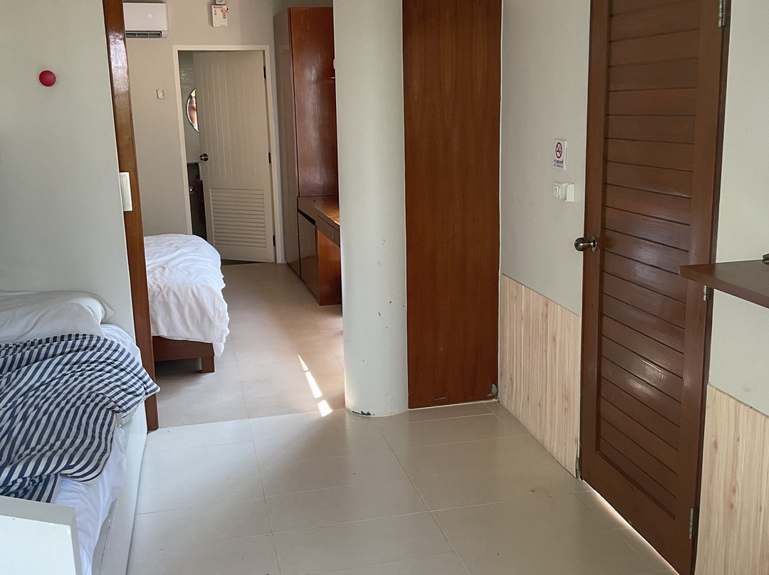 班斯日罗勇海滨酒店主图