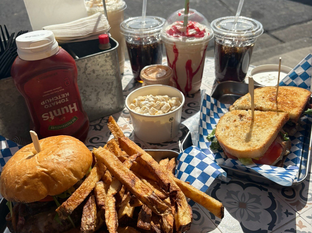 Lulu's Main Street Cafe