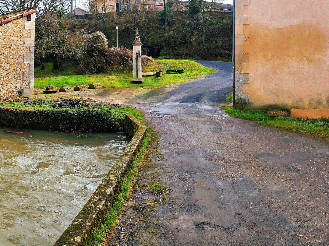 Fontaine Saint-maixent Et Le Lavoir景点图片