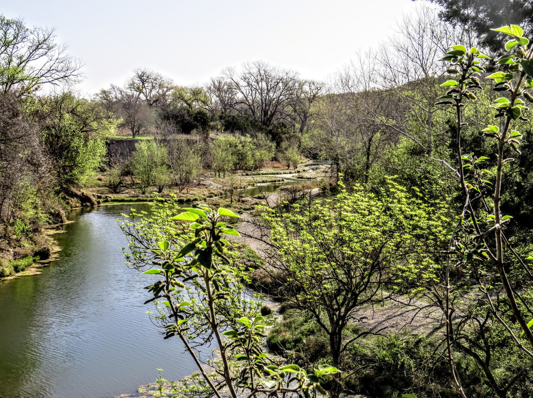 Chalk Ridge Falls Park-Salado必去景点
