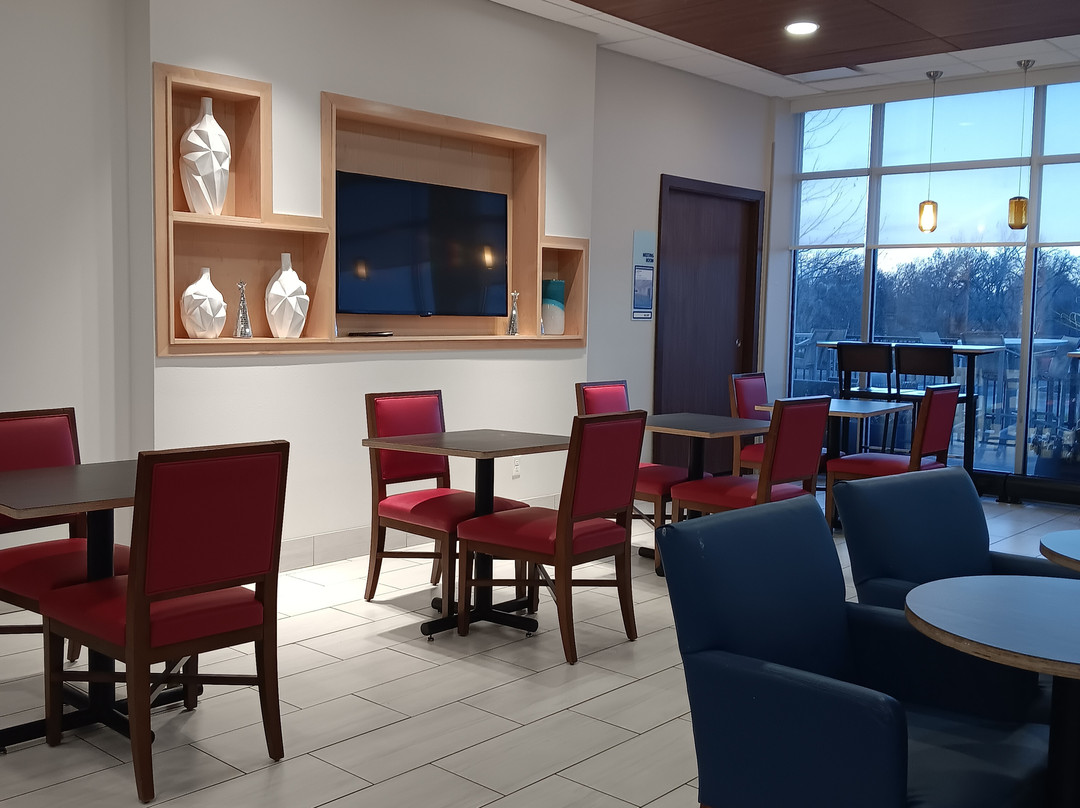 Holiday Inn Express & Suites Lenexa - Overland Park Area by IHG主图