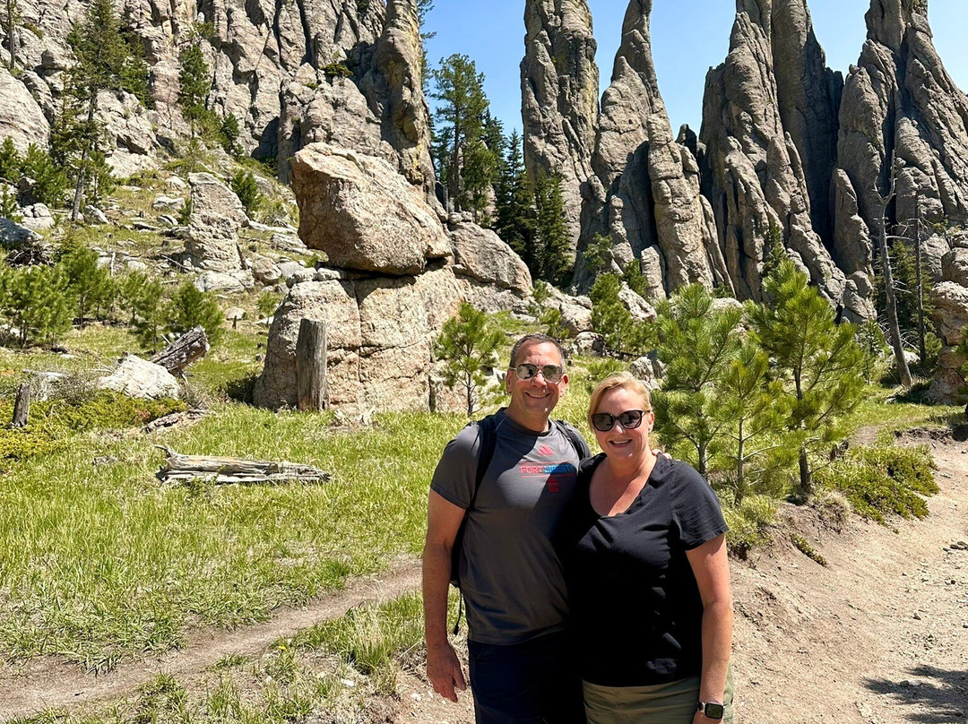 Cathedral Spires Hiking Trail景点图片
