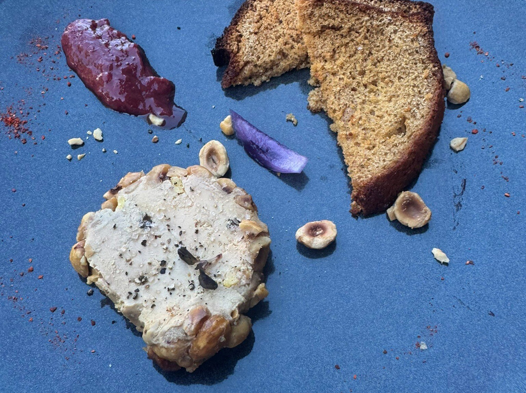 碧波荡漾酒店主图