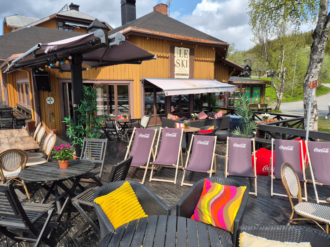 Le Ski Lodge & Steakhouse