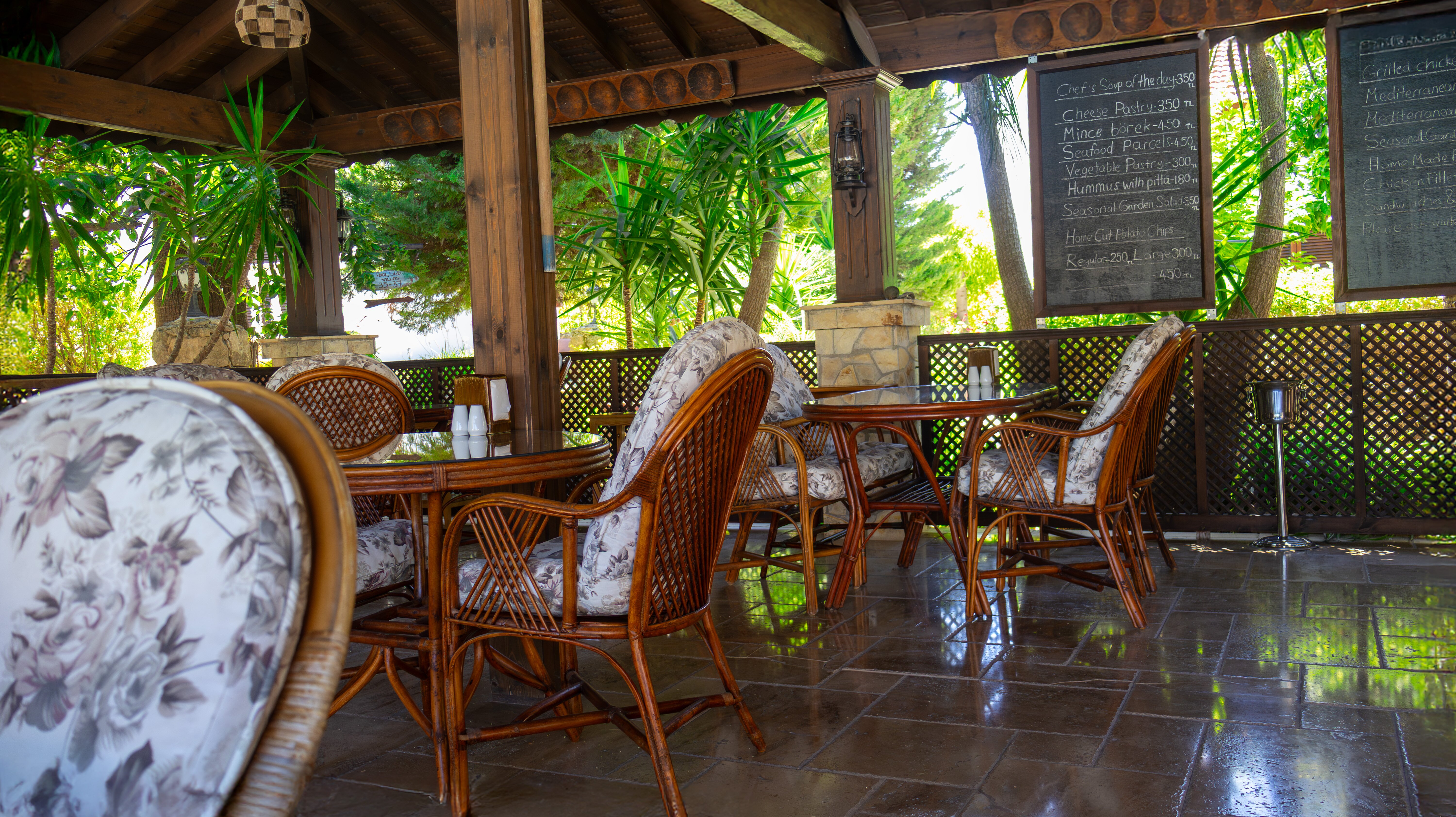Almond Holiday Village-官方