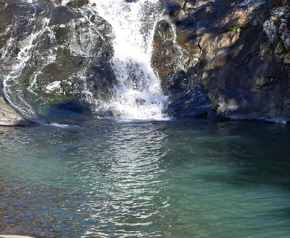 Cedar Creek Falls-丹百林山必去景点