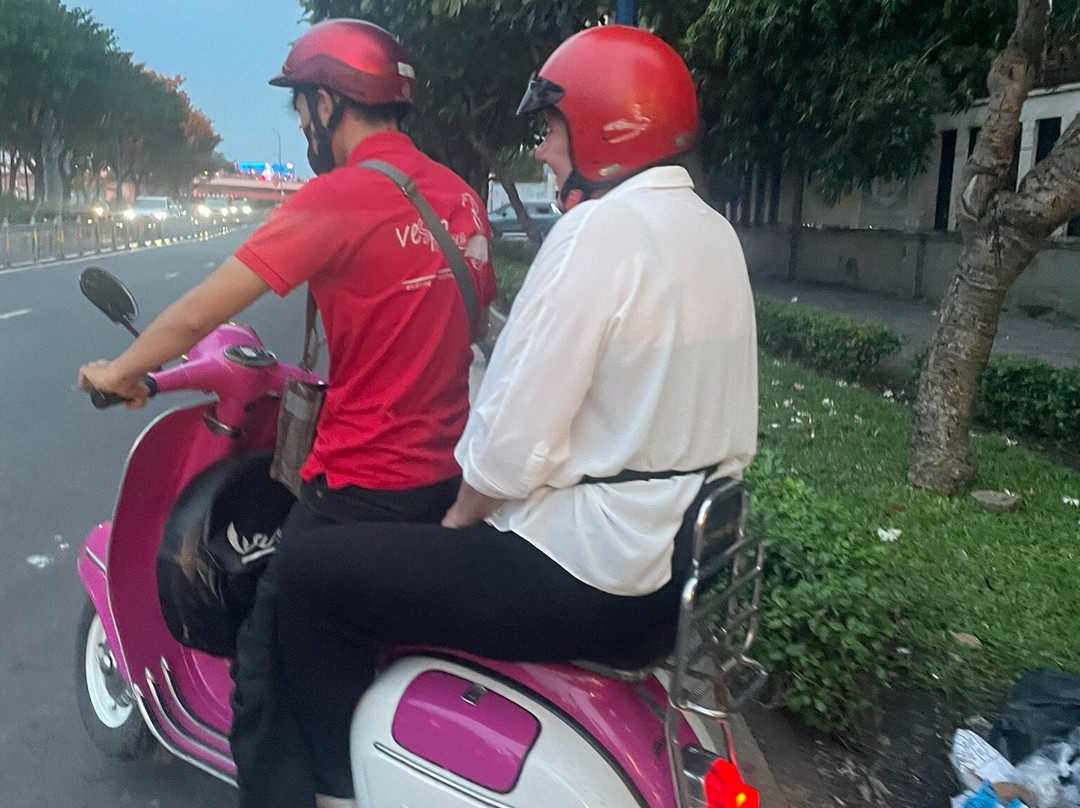 Vespa Rouge-胡志明市必去景点
