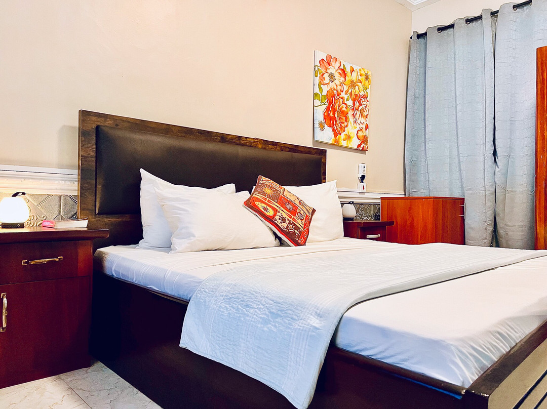 Coconut Pointe Villa & Beach Resort主图