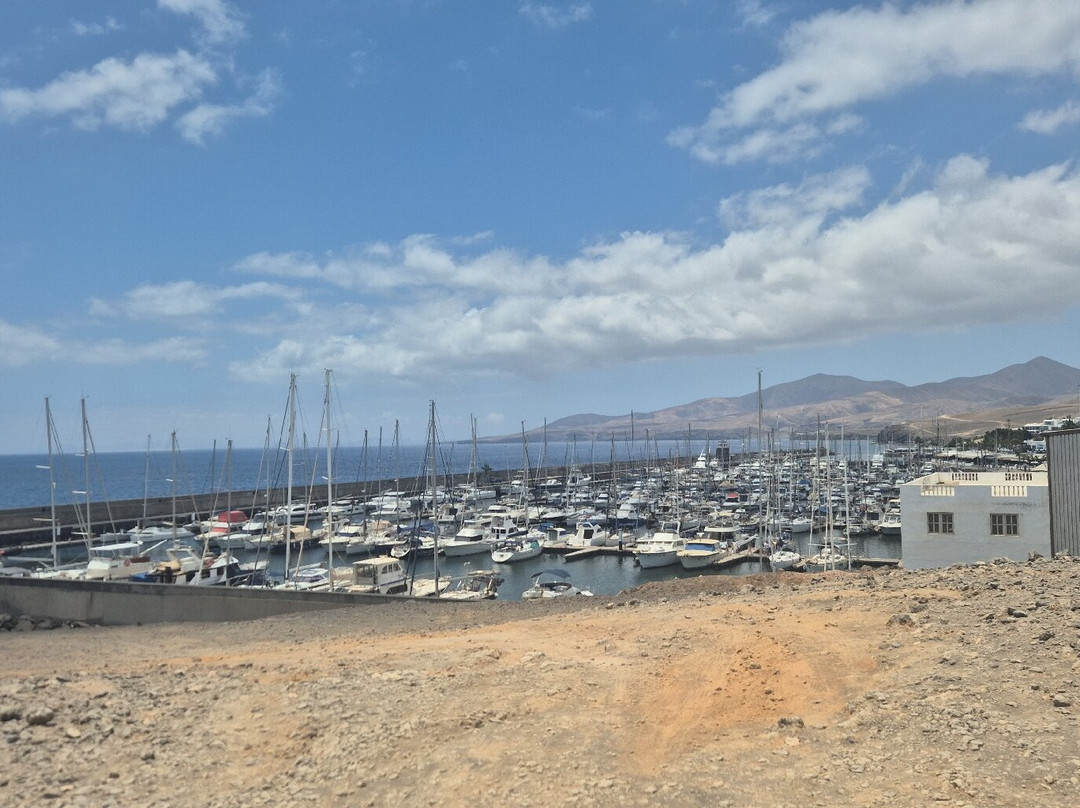 Walk from Puerto del Carmen to Puerto Calero-卡门港必去景点