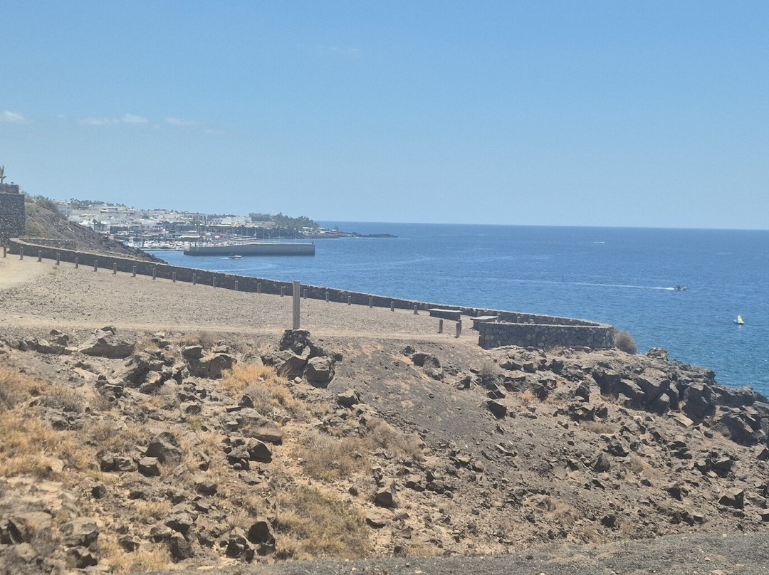 Walk from Puerto del Carmen to Puerto Calero-卡门港必去景点