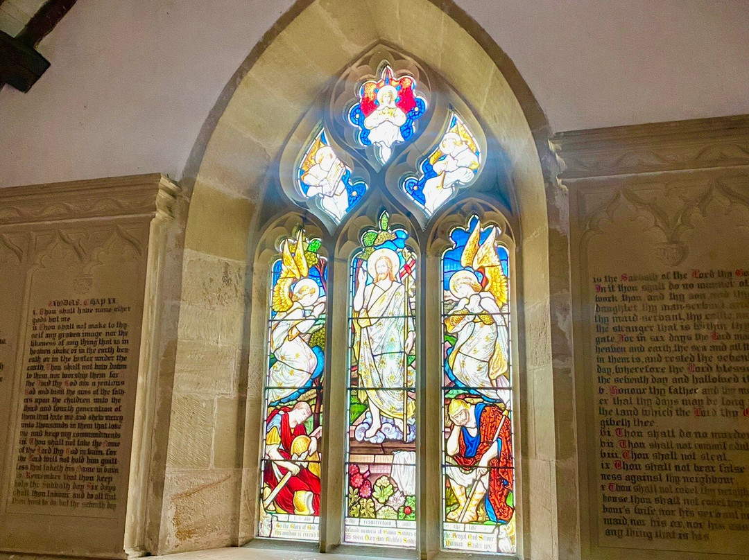 St Tysilio's Church-Menai Bridge必去景点