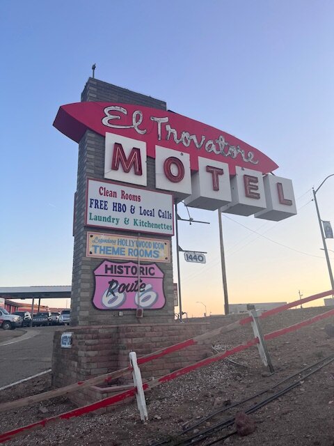 埃尔游唱诗人汽车旅馆-官方