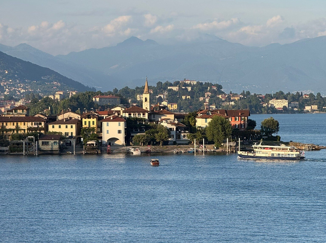 露夏洛别墅酒店主图