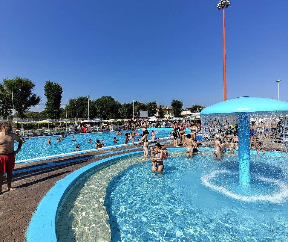 Beach Village-里乔内必去景点