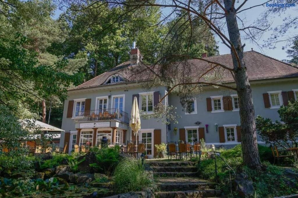 Halbinsel Restaurant & Hotel