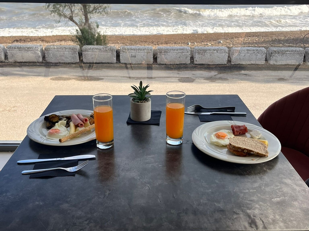 Christina Beach Hotel主图