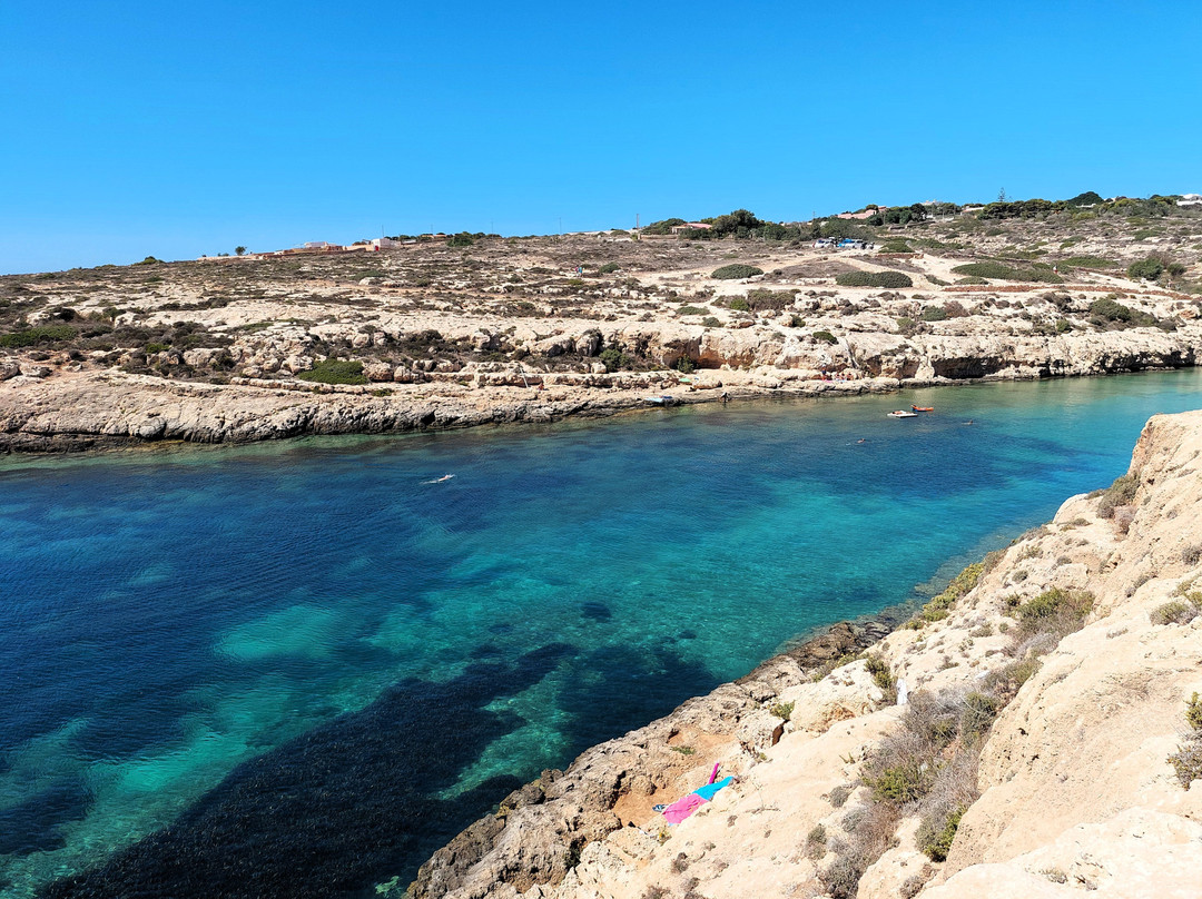 Spiaggia Di Cala Madonna-兰佩杜萨必去景点