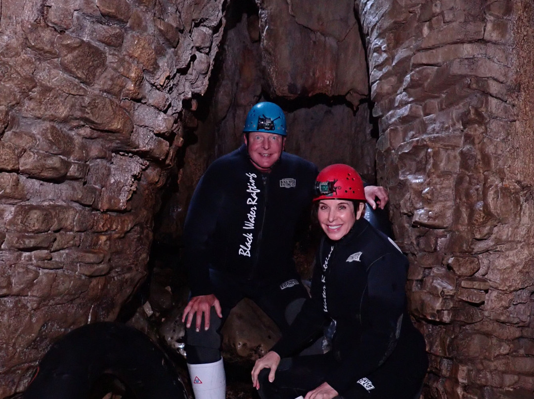 传奇黑水漂流公司-怀托摩洞穴必去景点