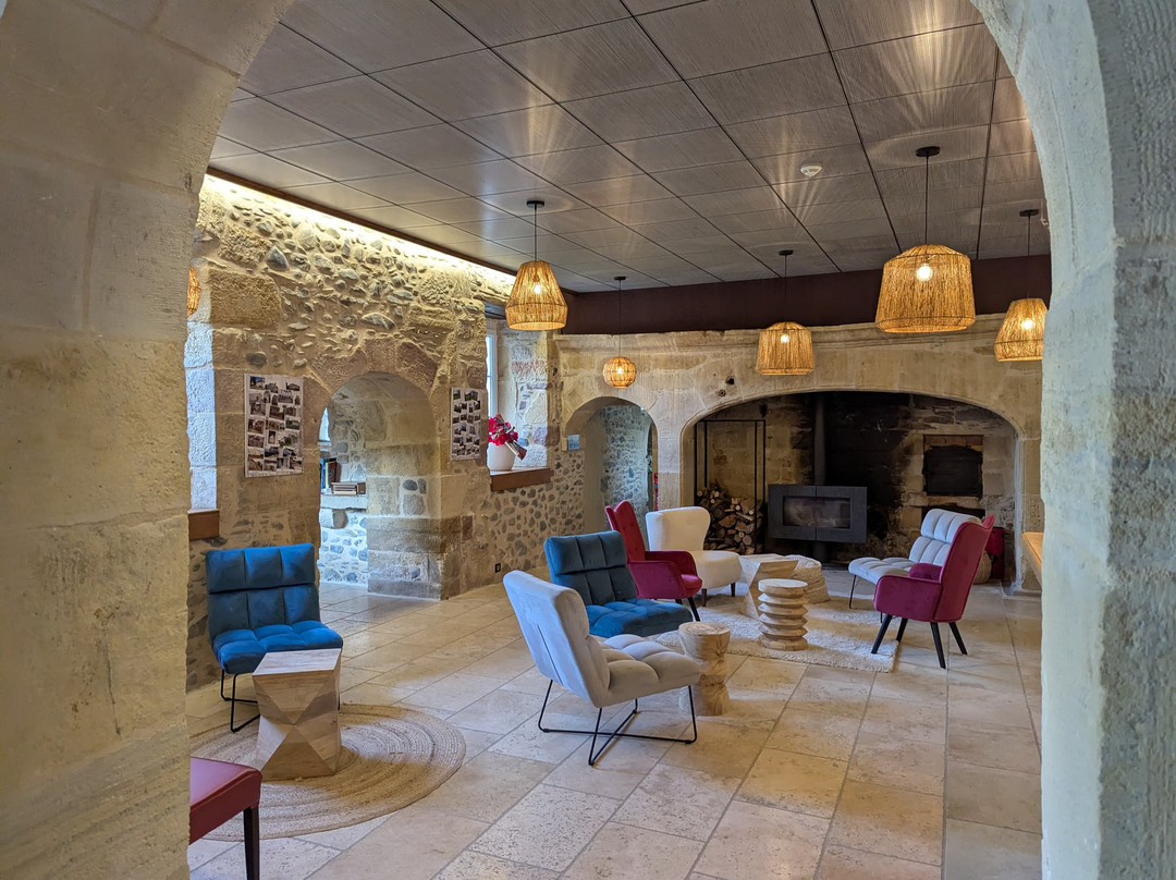 法拉克城堡酒店主图