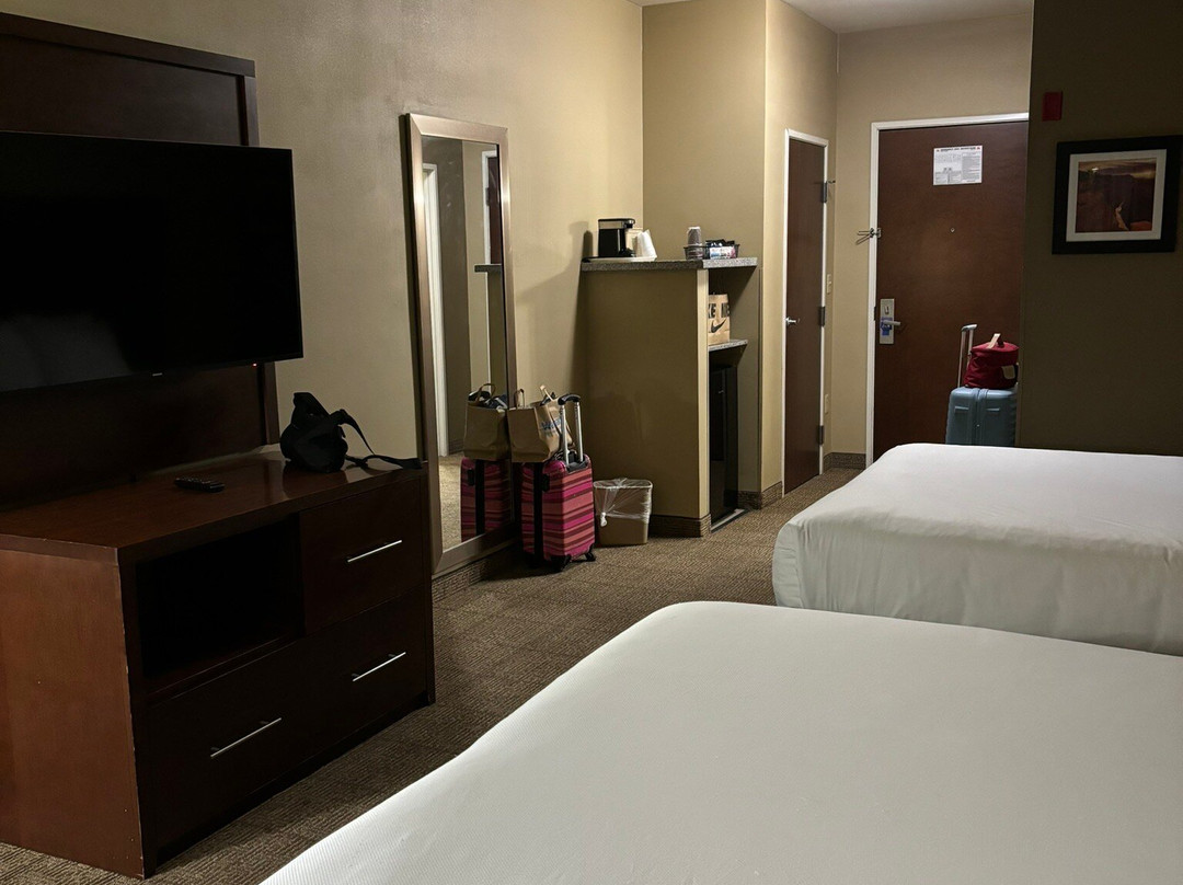 康福特茵套房酒店主图