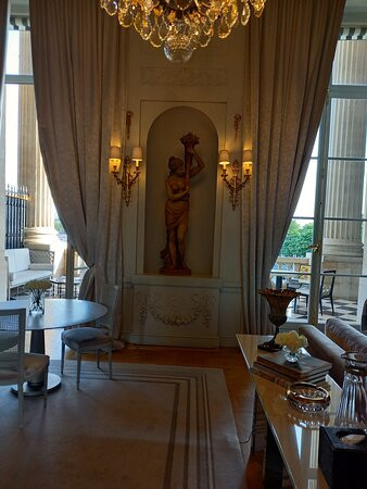 巴黎瑰丽酒店主图