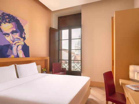 那不勒斯乌纳酒店主图