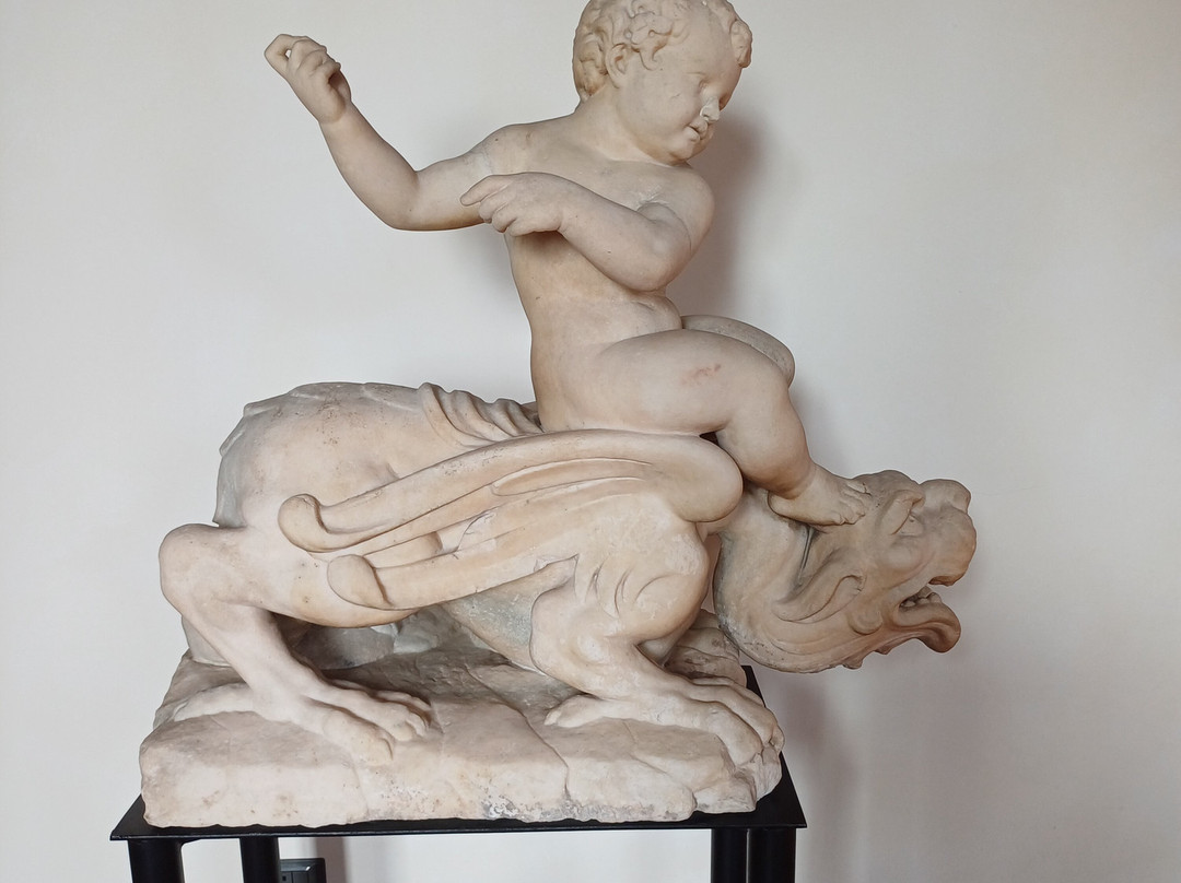 Palazzi del 500 e del 700 di Villa Litta-拉伊纳泰必去景点