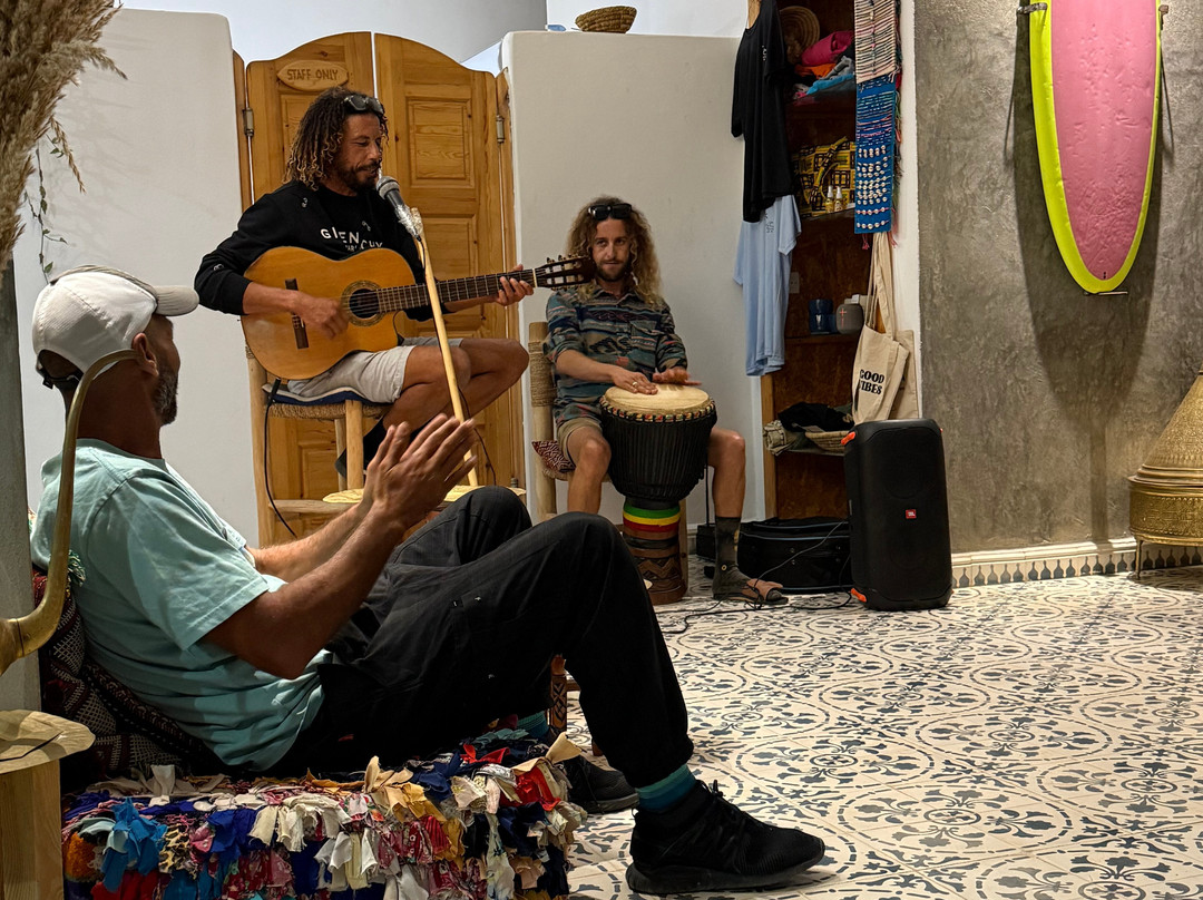 Blue Mind Surf & Yoga Tribe主图