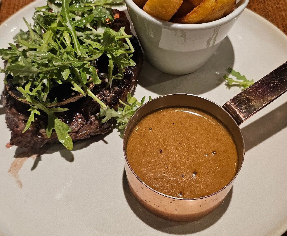 The Bear Hotel主图