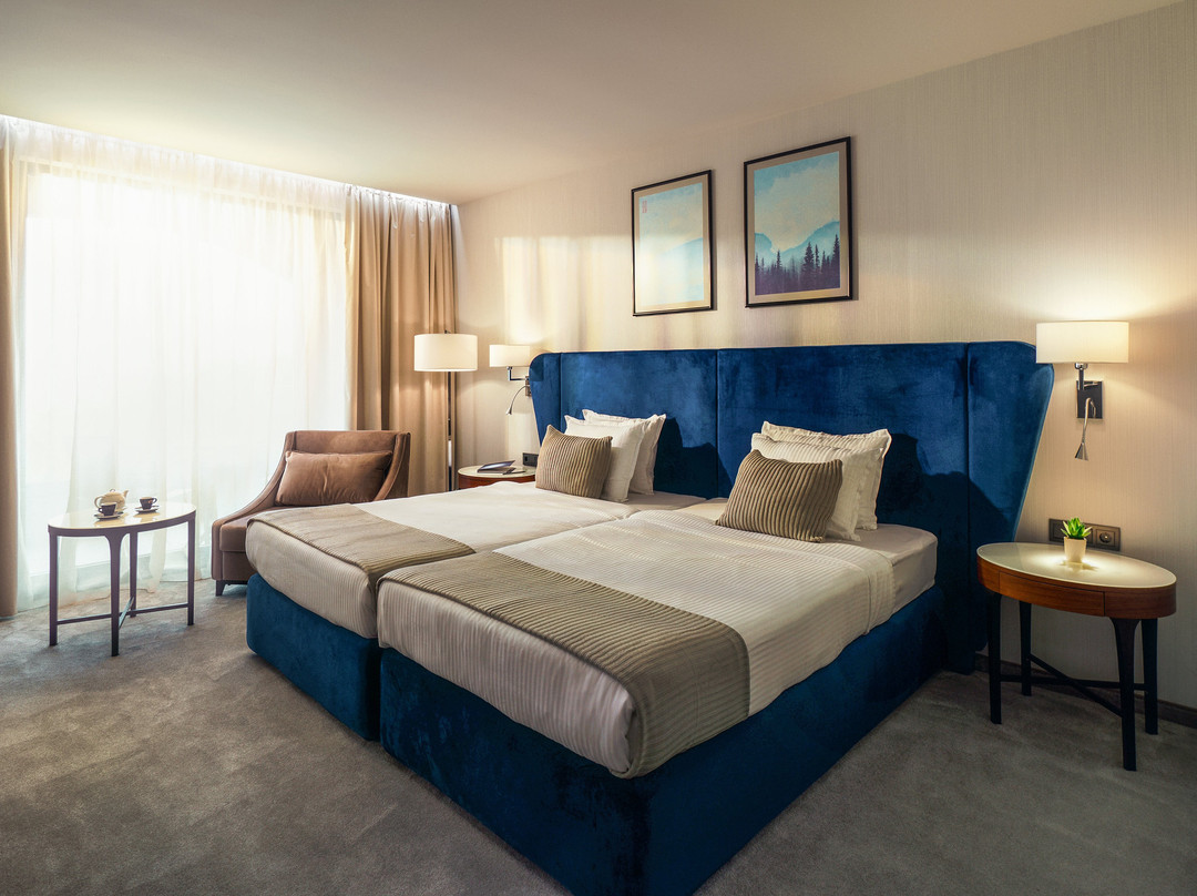 Astor Garden Hotel主图