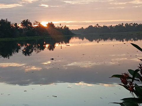 Riverside Retreat主图