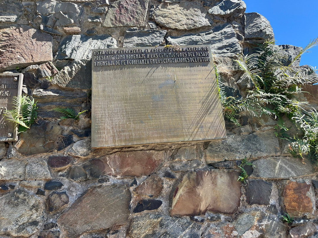 普埃塔休达德拉-科洛尼亚·德尔萨克拉门托城必去景点