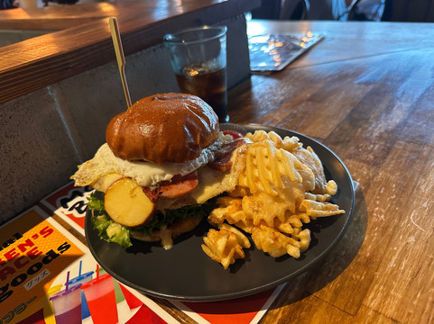 Warren's Place 2.1 Burgers＆Beer