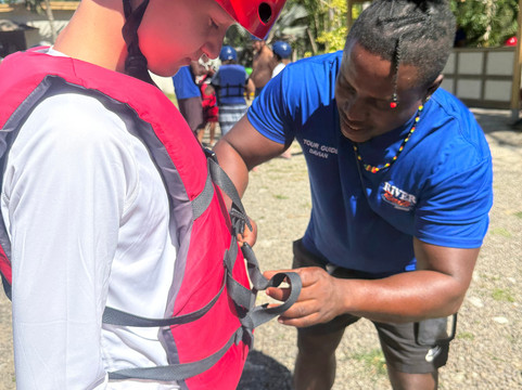 River Rapids Tubing Adventure-Rio Bueno必去景点