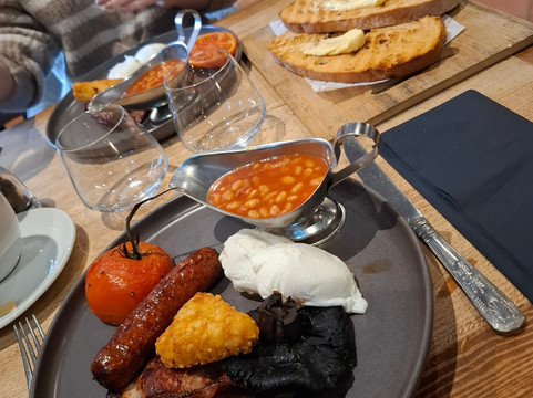 The Curious Fox主图