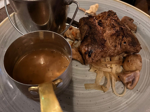 约尔古老皇室酒店主图