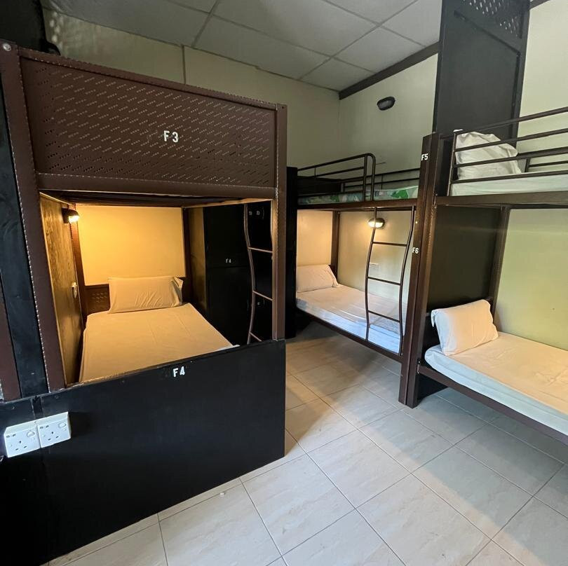 Dencenter Esq Ferringhii Hotel