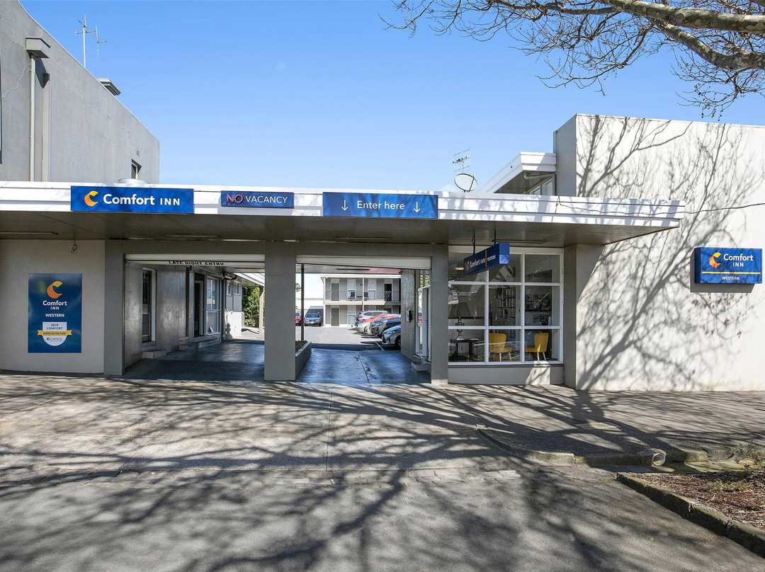 瓦南布尔酒店住宿-西方舒适旅馆