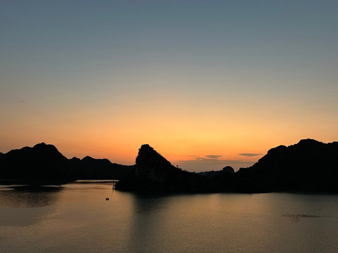 Diana Cruise-Ha Long City必去景点