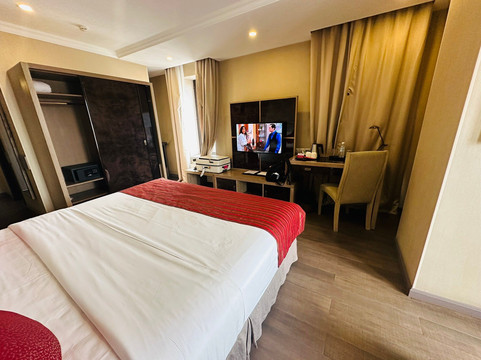 比什凯克中心温德姆华美达酒店主图