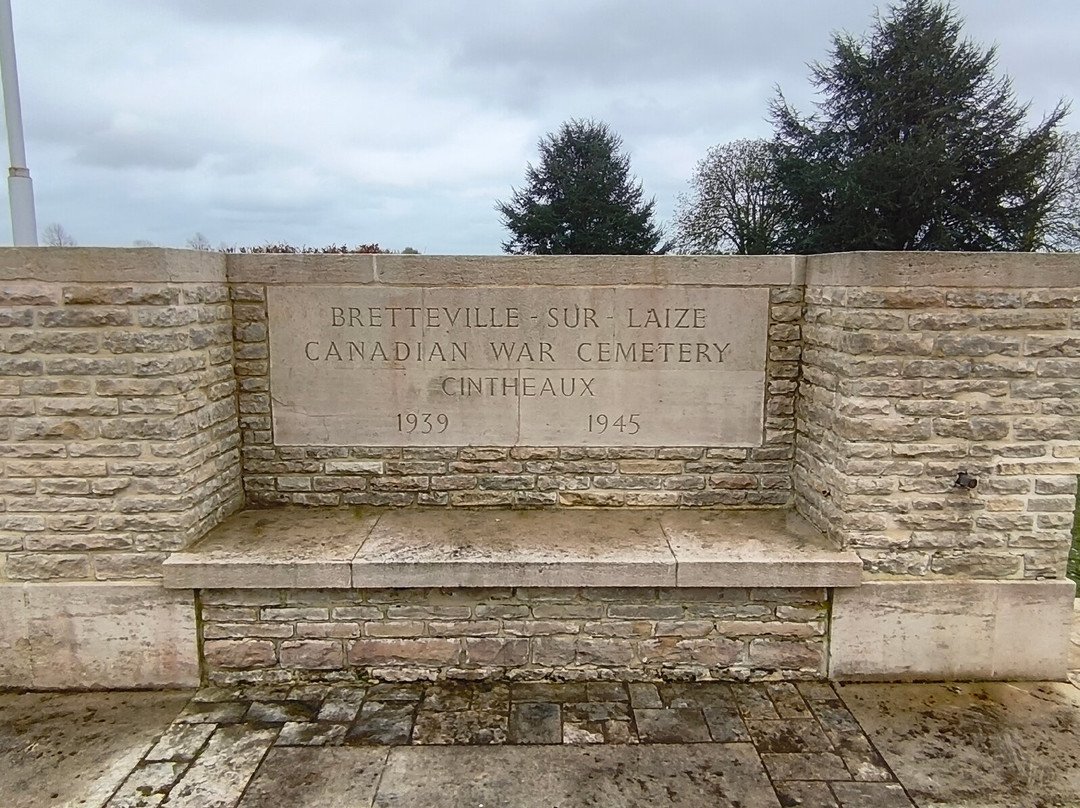 Bretteville Canadian War Cenetery-Cintheaux必去景点